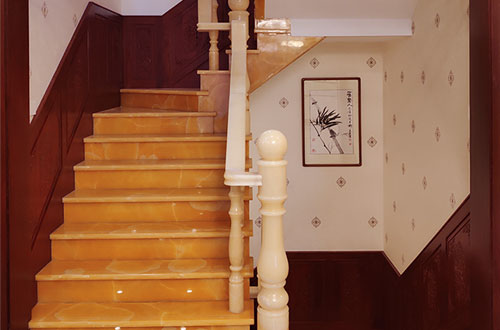 霞浦中式别墅室内汉白玉石楼梯的定制安装装饰效果